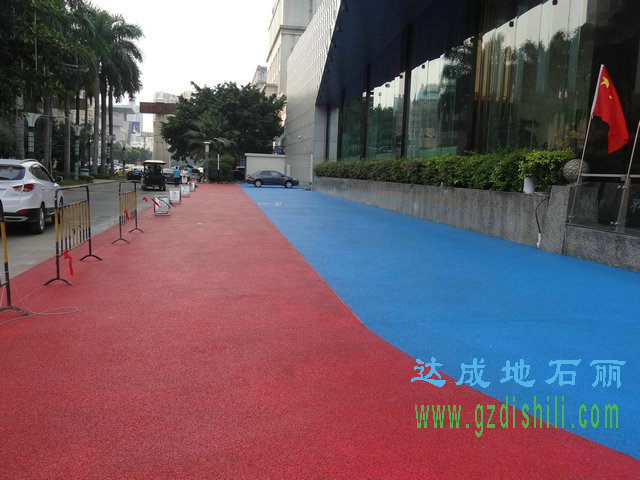 公園路面裝飾地坪選什么材料好？彩色透水地坪 是您最佳的選擇是選 彩色地坪 ？還是選 彩色混凝土透水地坪？ 生態(tài)混凝土透水地坪？藝術(shù)壓模地坪？壓花地坪？有很多園林景觀設(shè)計(jì)師在選擇的時(shí)候就有很?chē)?yán)重的選擇困難癥？